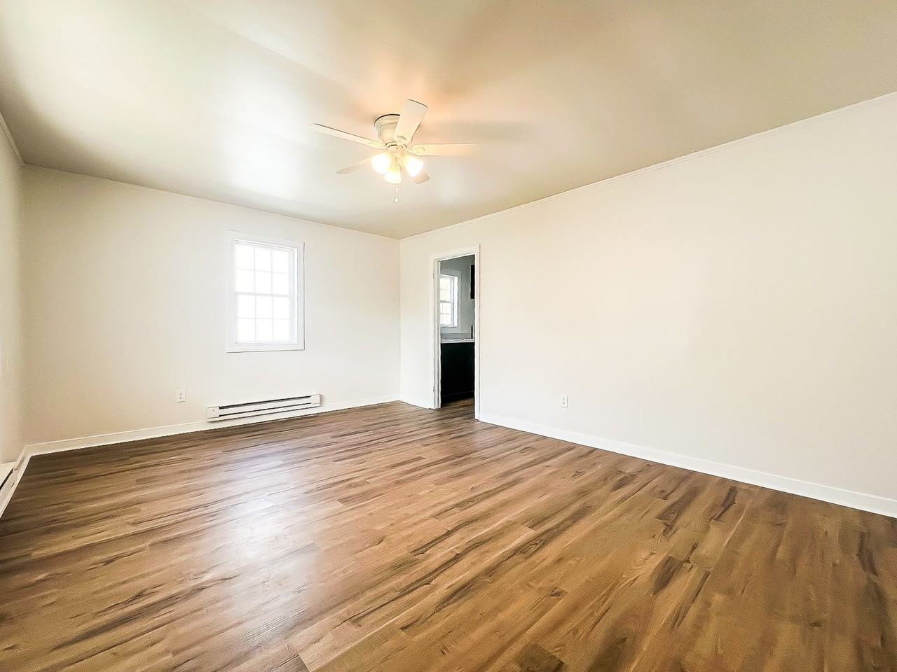 715 Robbins St - Photo 2 of 15