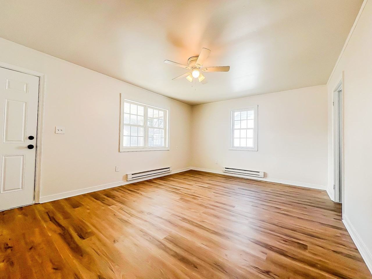 715 Robbins St - Photo 3 of 15