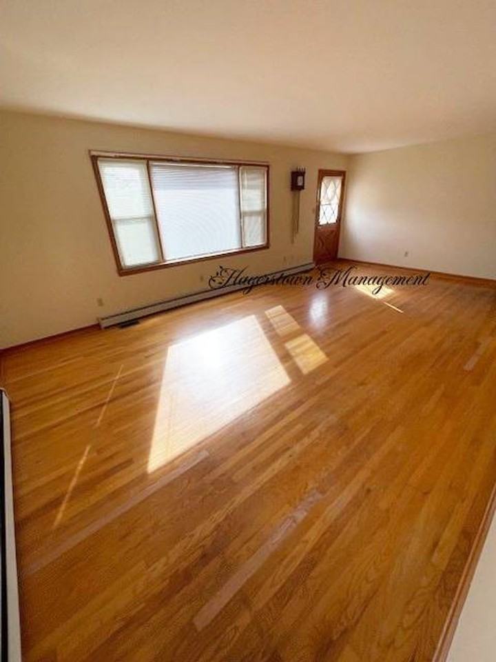 13720 Poplar Grove Rd - Photo 5 of 15
