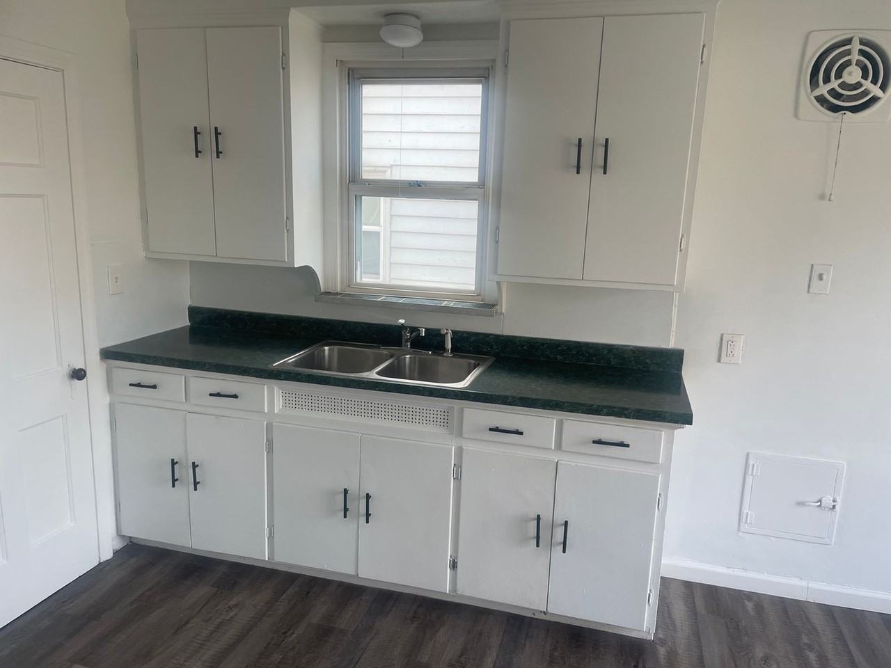 20110 Mountville Dr - Photo 3 of 12