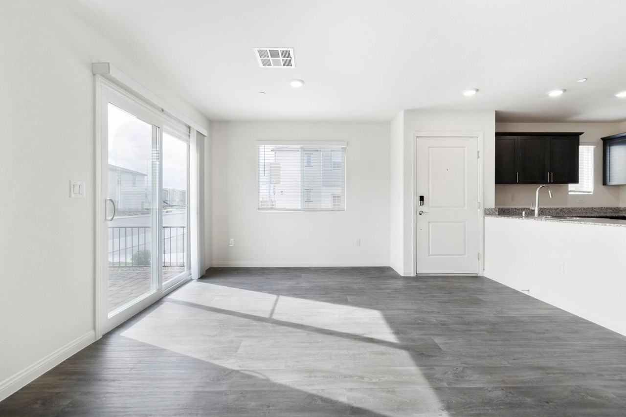 2637 Wimbledon White Ct - Photo 2 of 15