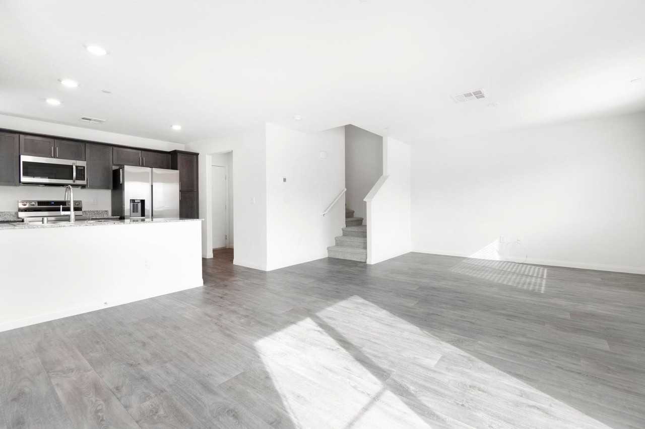 2637 Wimbledon White Ct - Photo 4 of 15