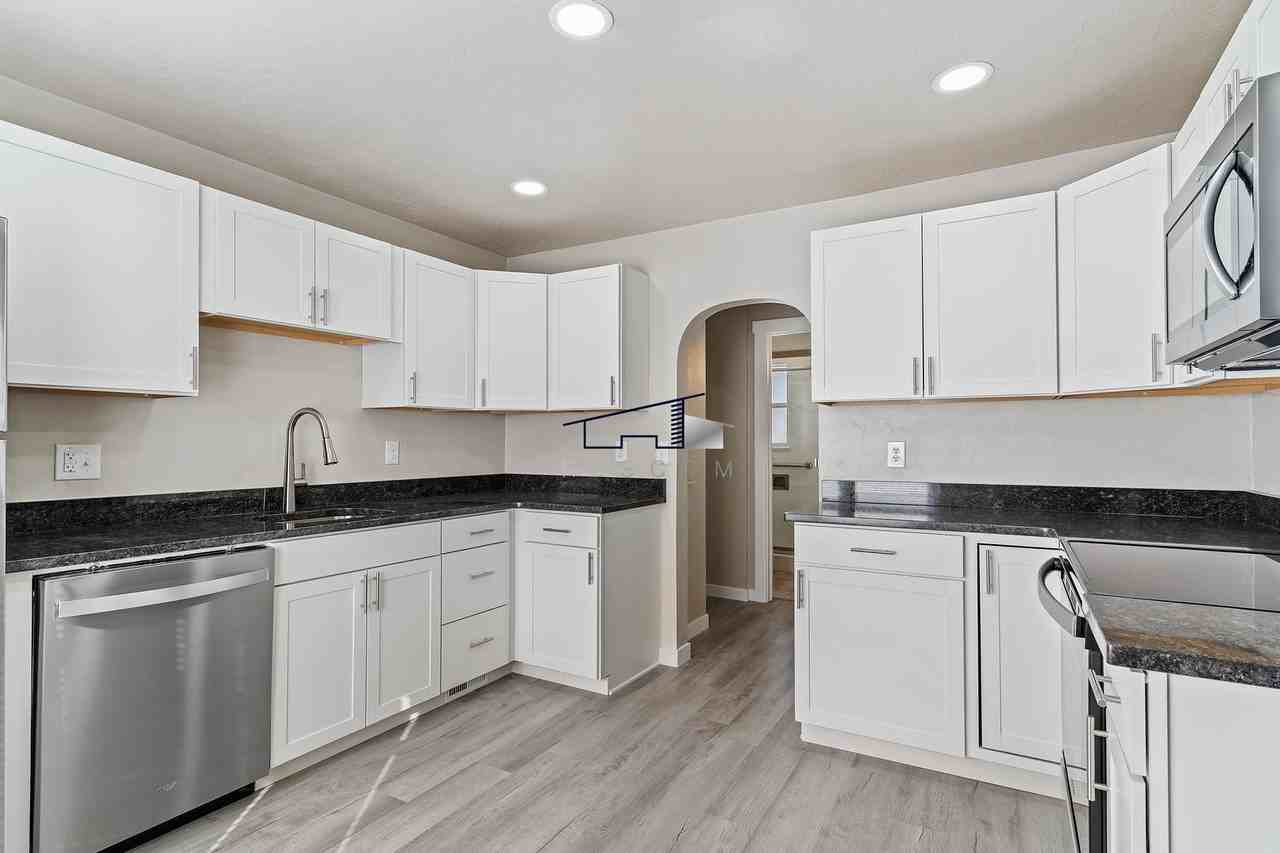 3480 Ogden Ave - Photo 2 of 35