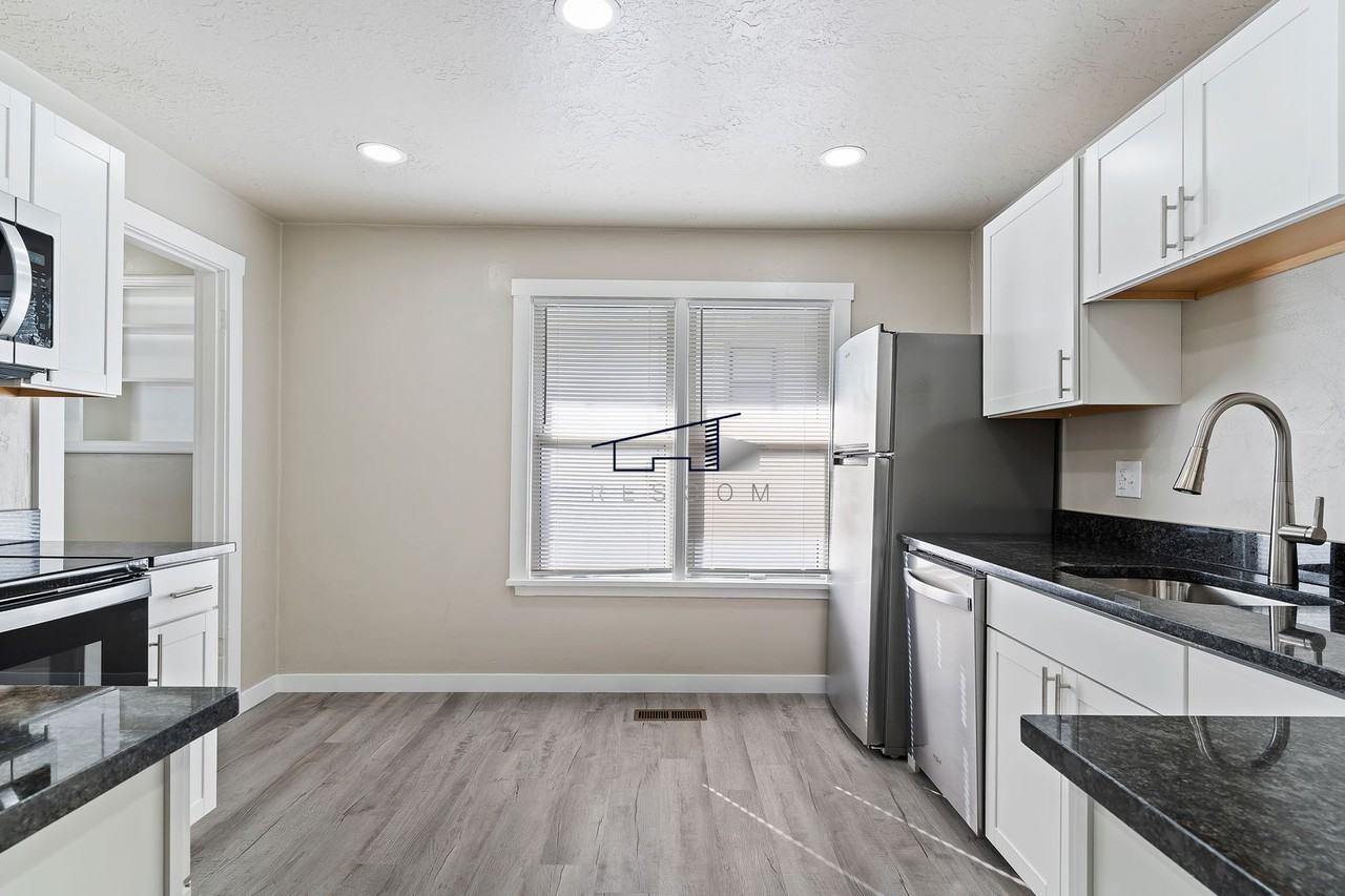 3480 Ogden Ave - Photo 4 of 35