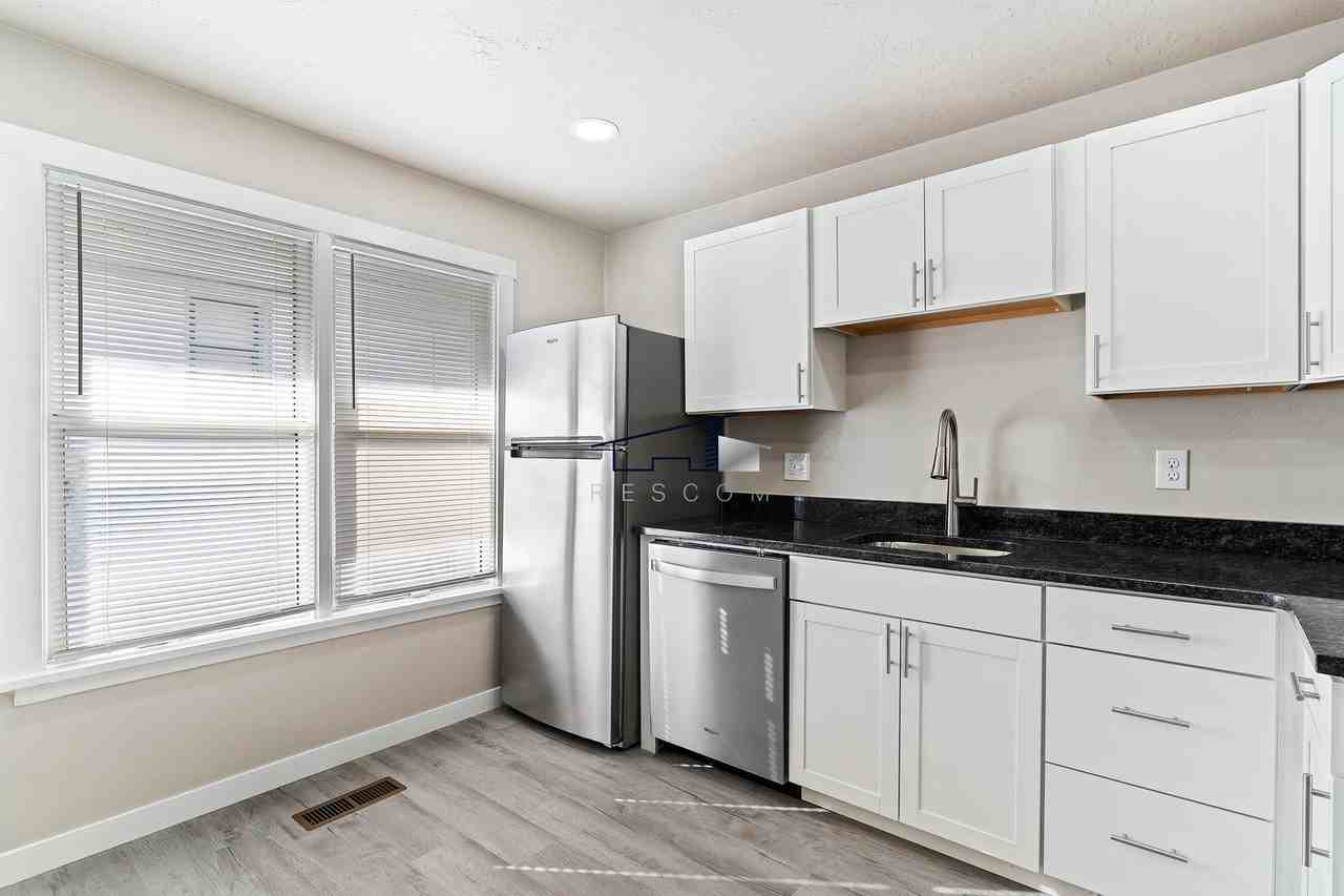 3480 Ogden Ave - Photo 5 of 35