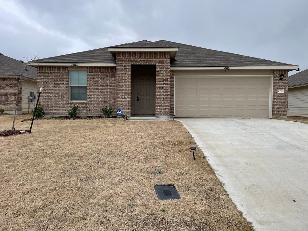 2716 Sherco Rd - Photo 2 of 43