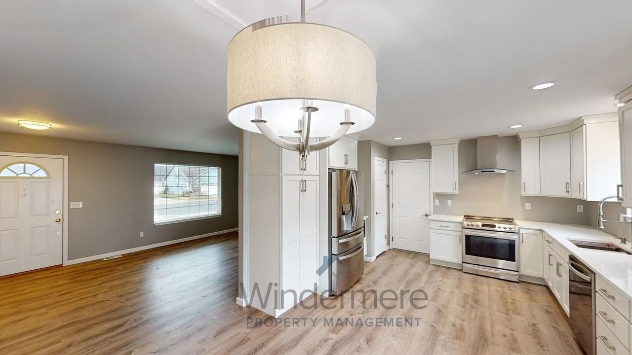 739 Se Landen Dr - Photo 2 of 19