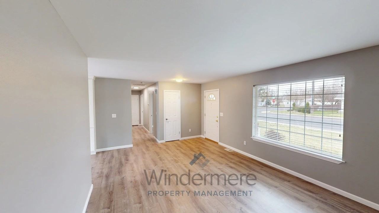 739 Se Landen Dr - Photo 5 of 19