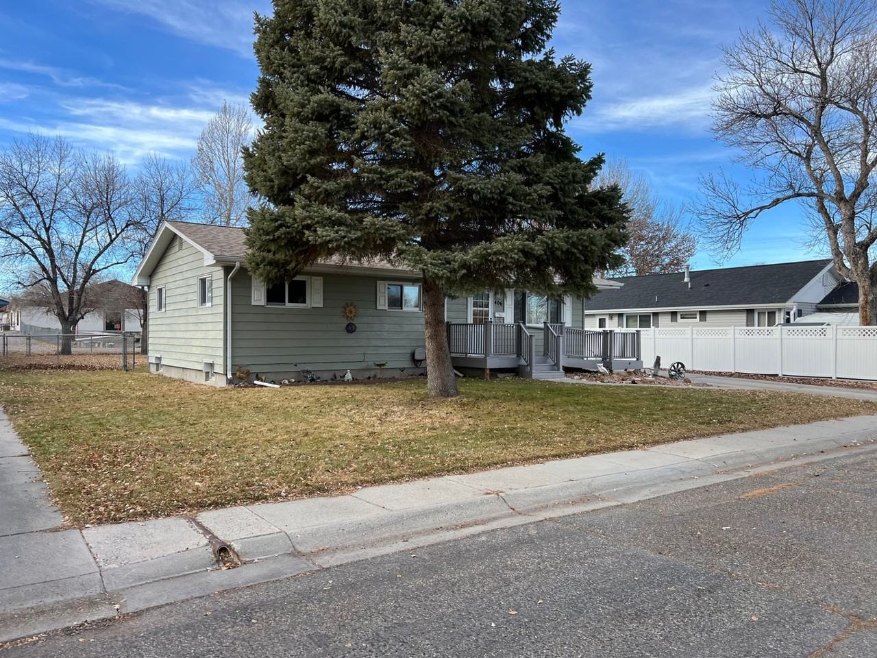 406 N 14th St E - Photo 2 of 50