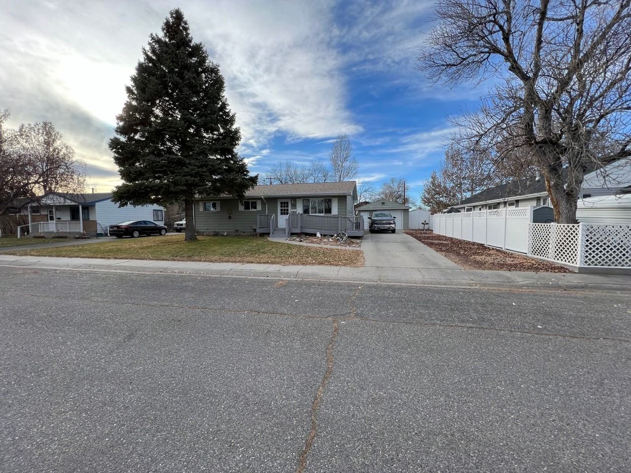 406 N 14th St E - Photo 3 of 50