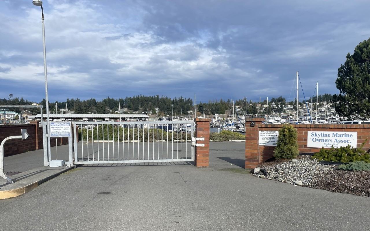 2304 Skyline Way - Photo 2 of 17