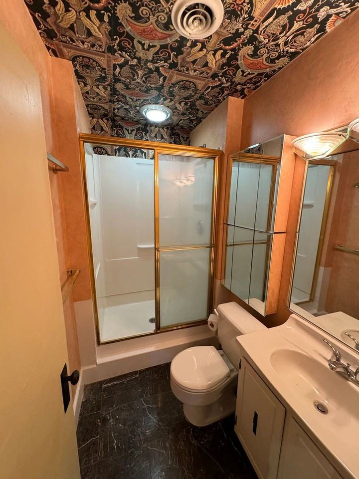 219 N Main St - Photo 5 of 9