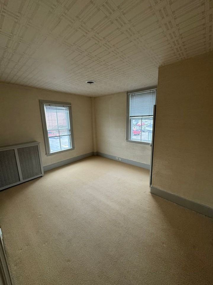 219 N Main St - Photo 6 of 9