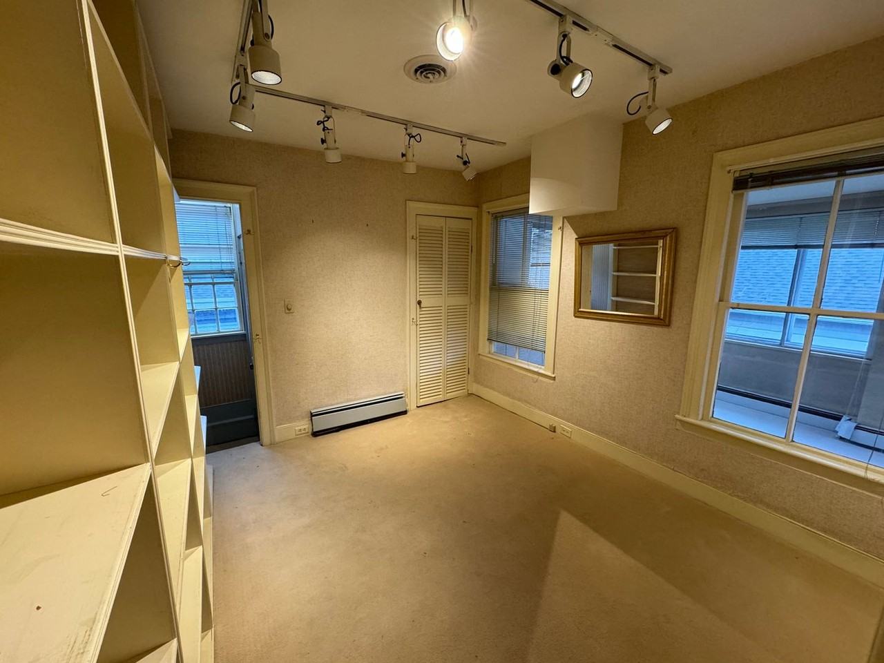 219 N Main St - Photo 7 of 9