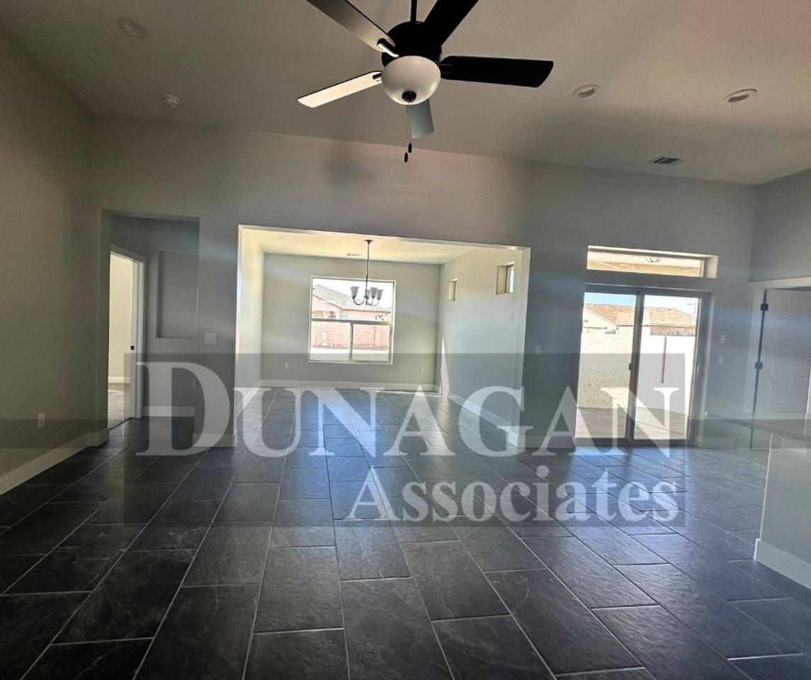 3723 Sapphire Dr - Photo 4 of 12
