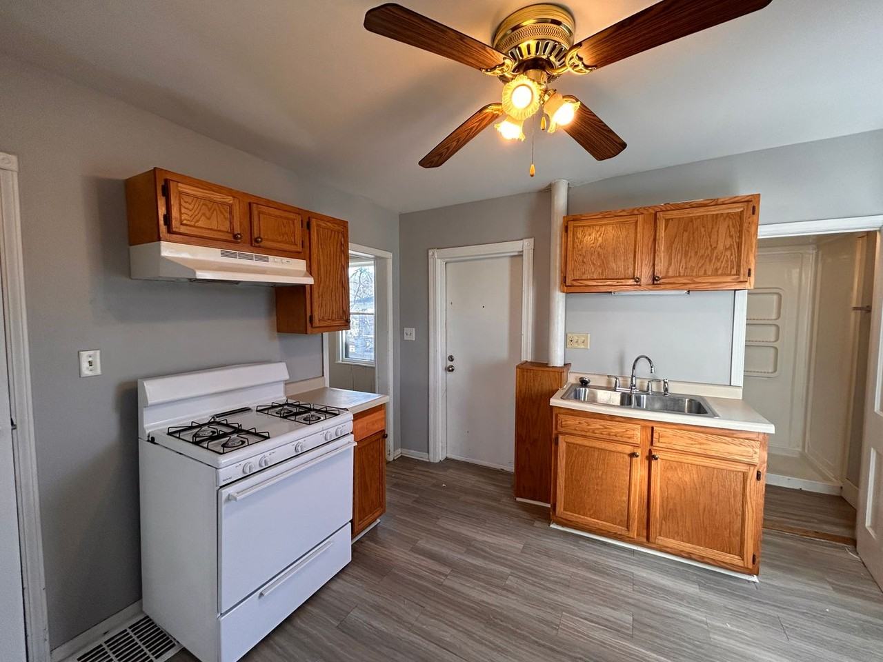 1506 Esplanade Ave - Photo 7 of 12