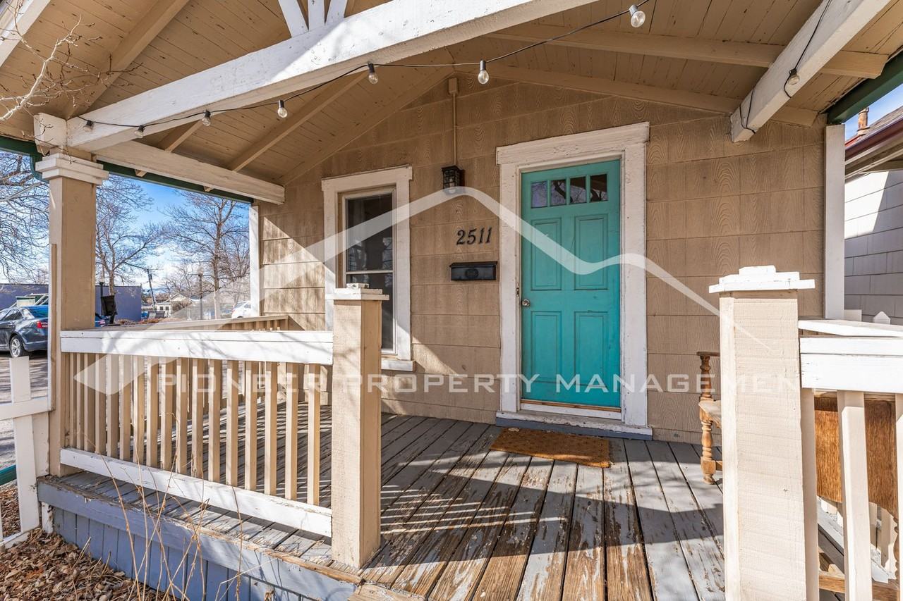 2511 Ames St - Photo 3 of 17