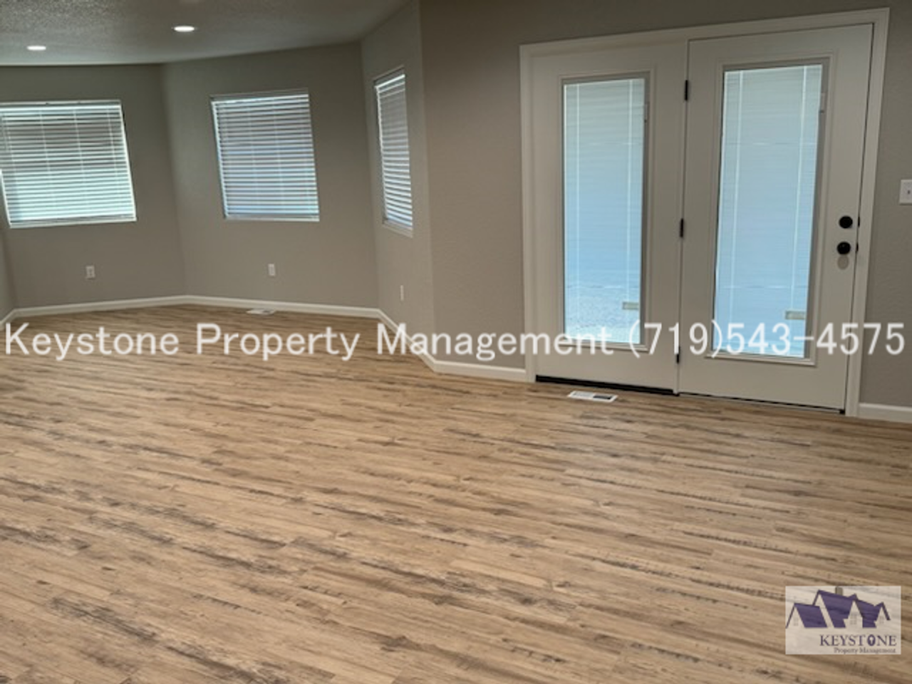 857 S Palomar Dr - Photo 2 of 22