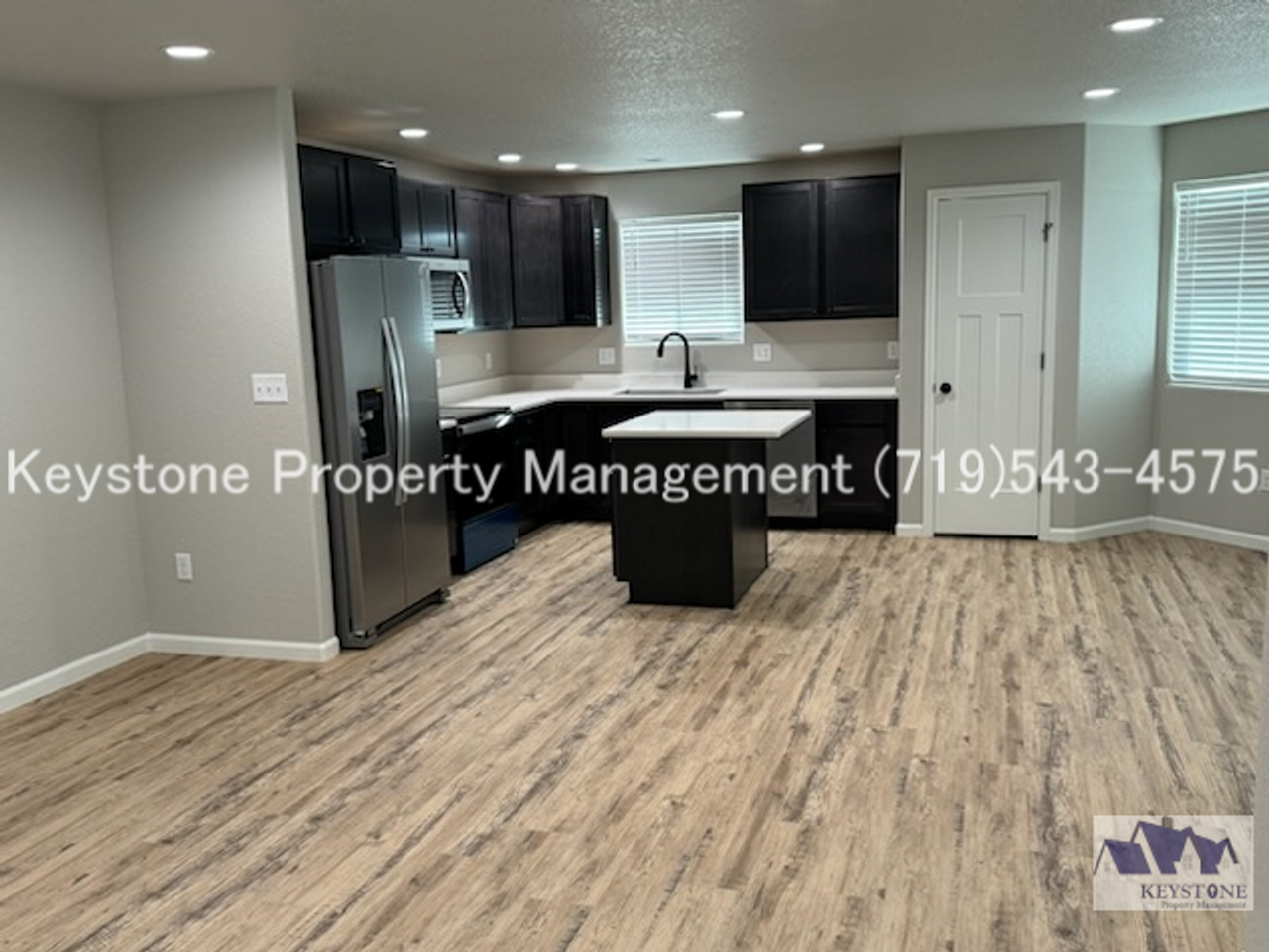 857 S Palomar Dr - Photo 3 of 22