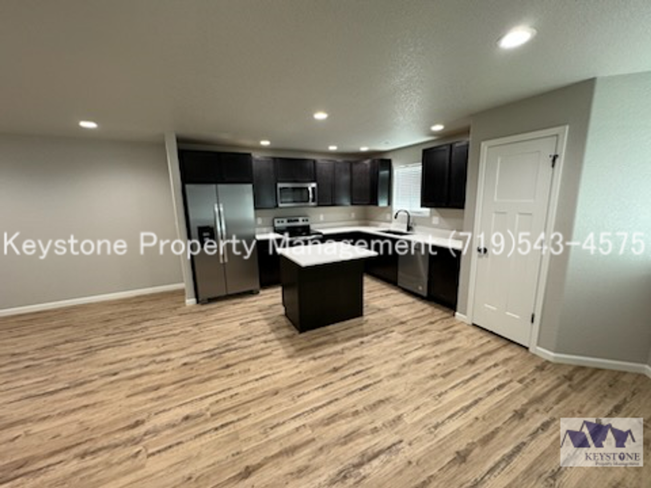 857 S Palomar Dr - Photo 5 of 22