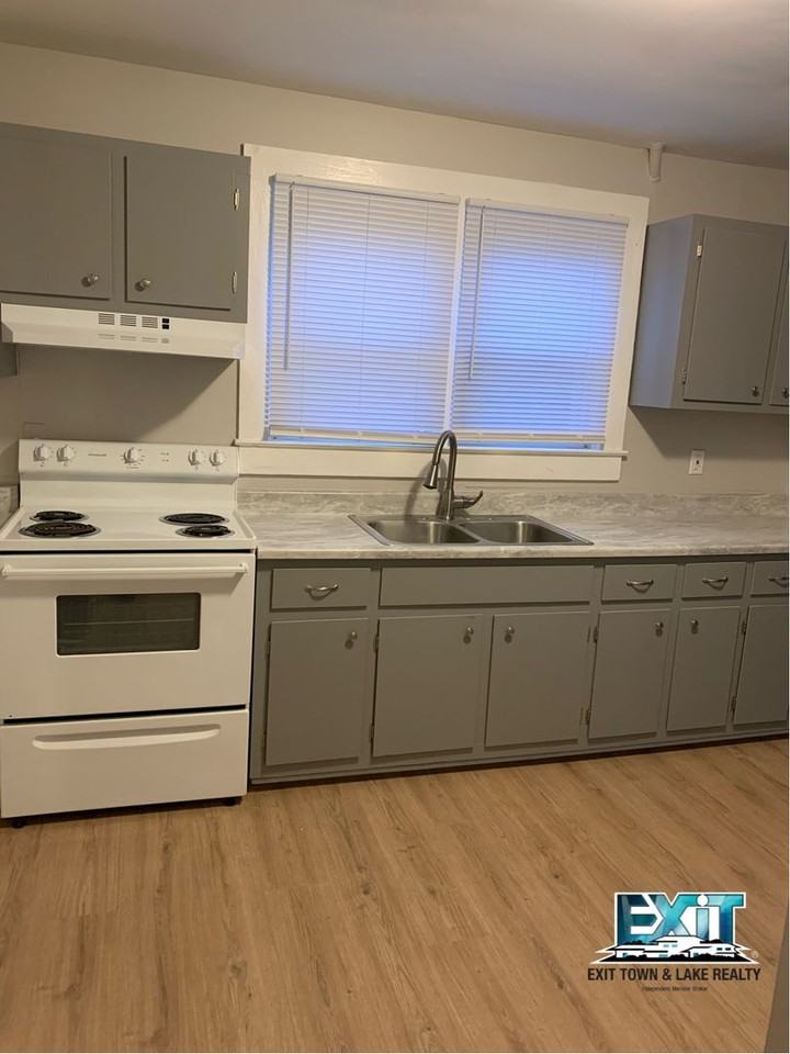 116 N Clay St - Photo 3 of 12