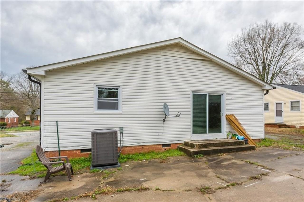 1612 Willow Rd - Photo 2 of 14