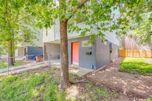 featured image of 712 E 45th St
