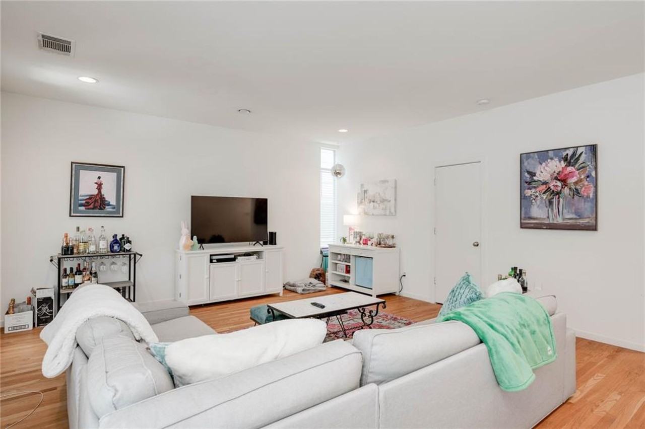 712 E 45th St - Photo 4 of 41