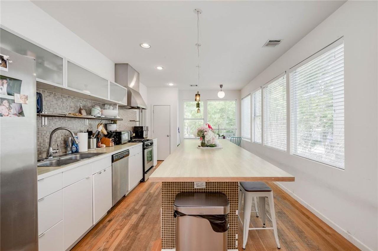 712 E 45th St - Photo 5 of 41