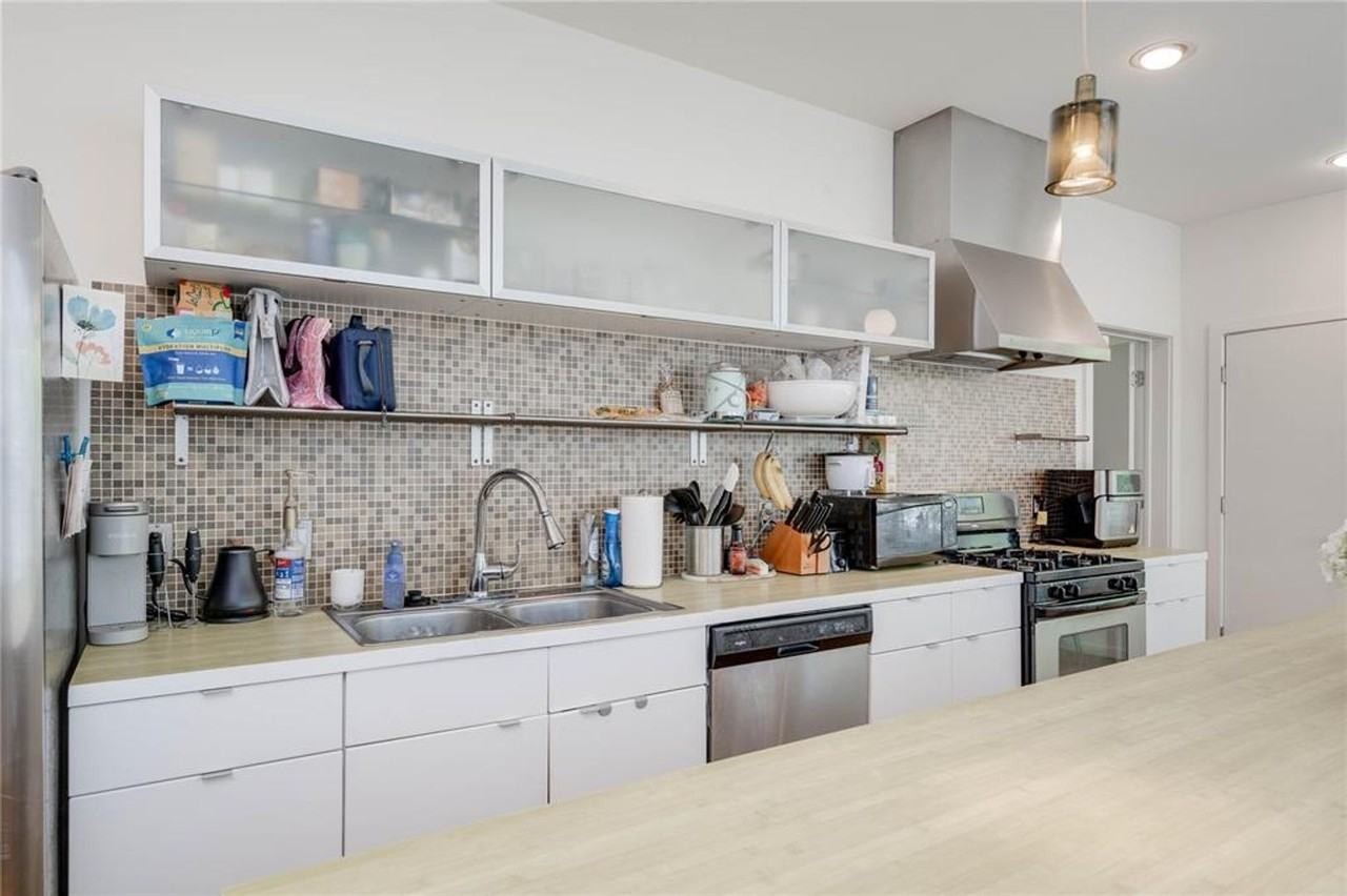 712 E 45th St - Photo 6 of 41