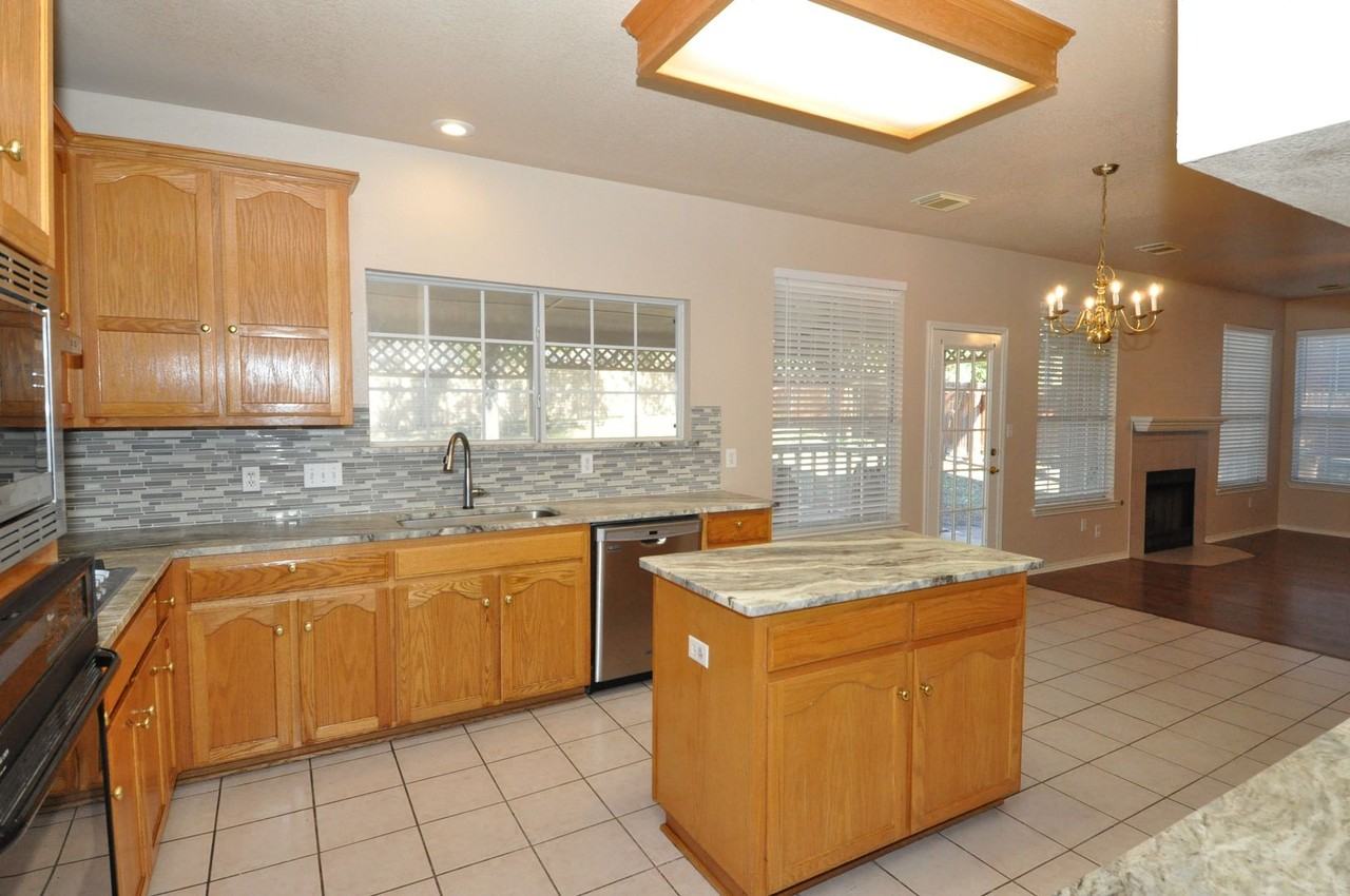 13304 Bosswood Dr - Photo 3 of 28