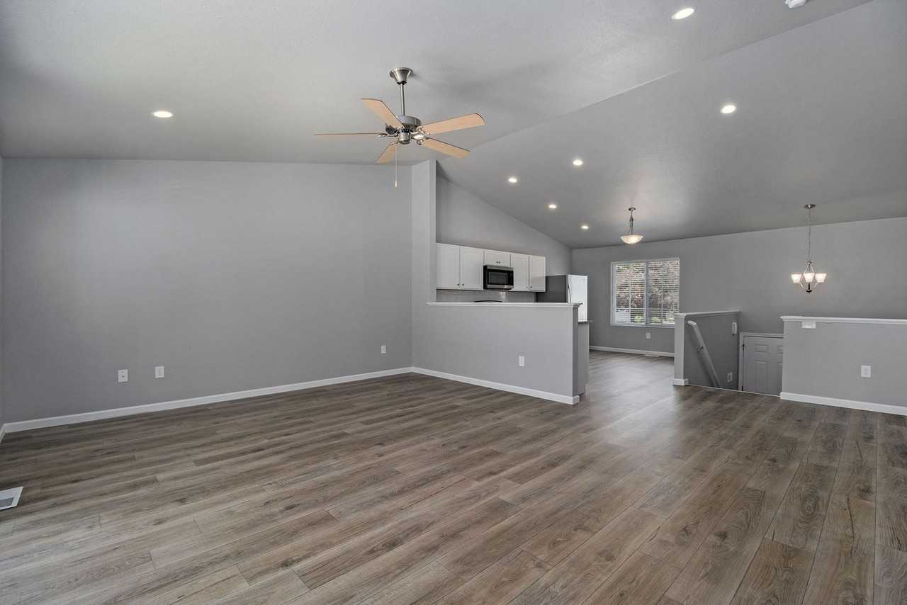 3866 Watertown Dr - Photo 5 of 19