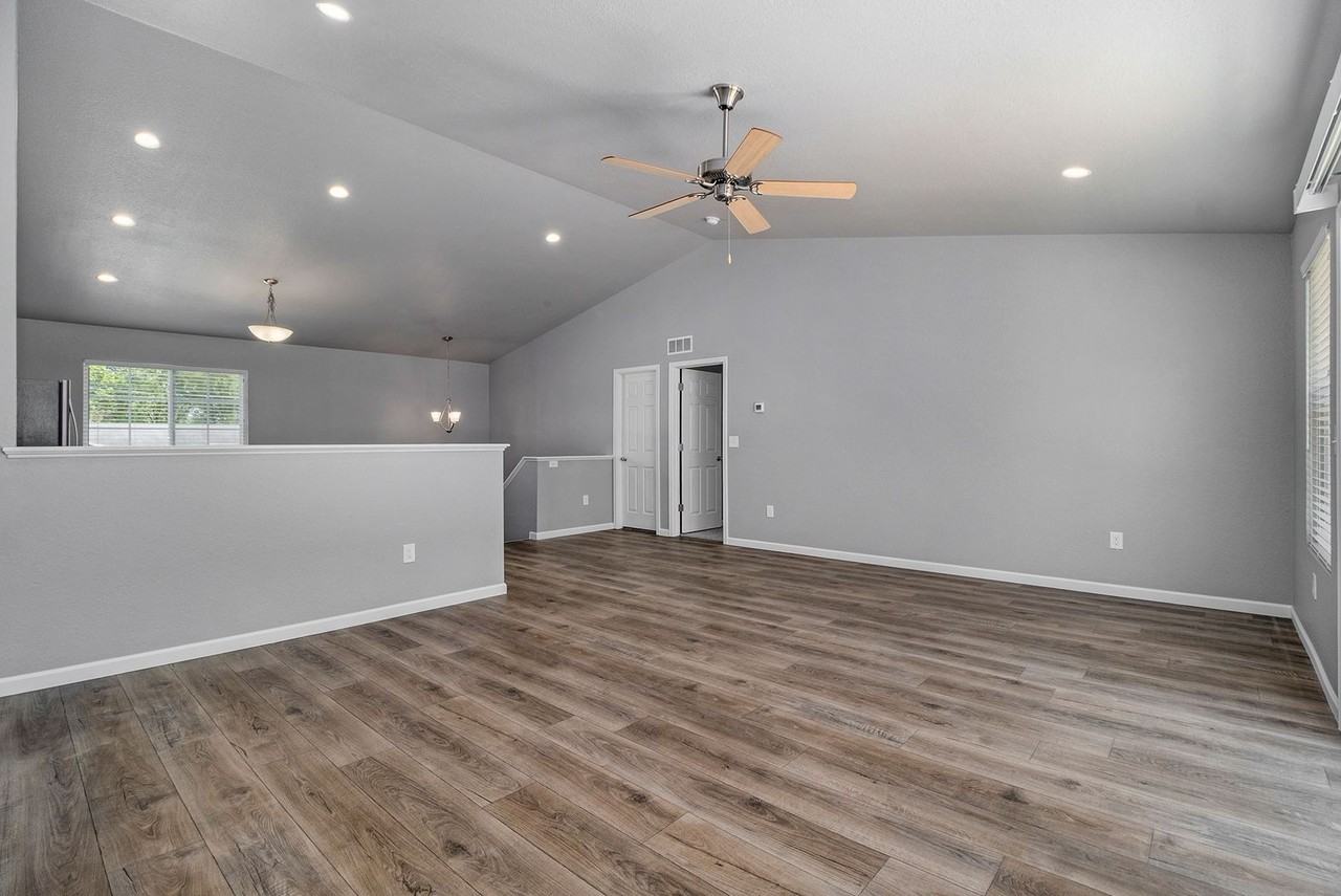 3866 Watertown Dr - Photo 6 of 19