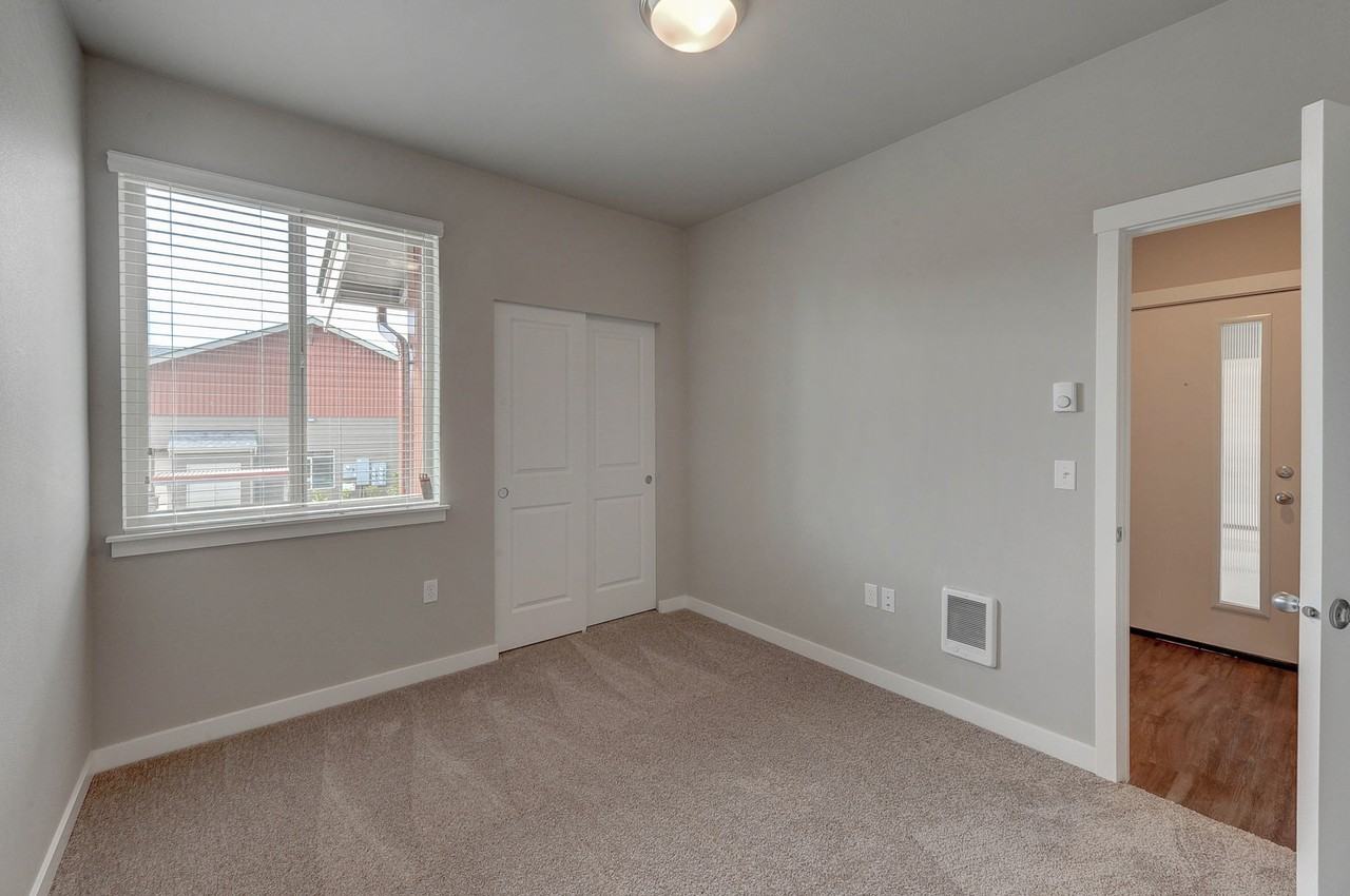 8736 Hanna Ln Ne - Photo 3 of 8