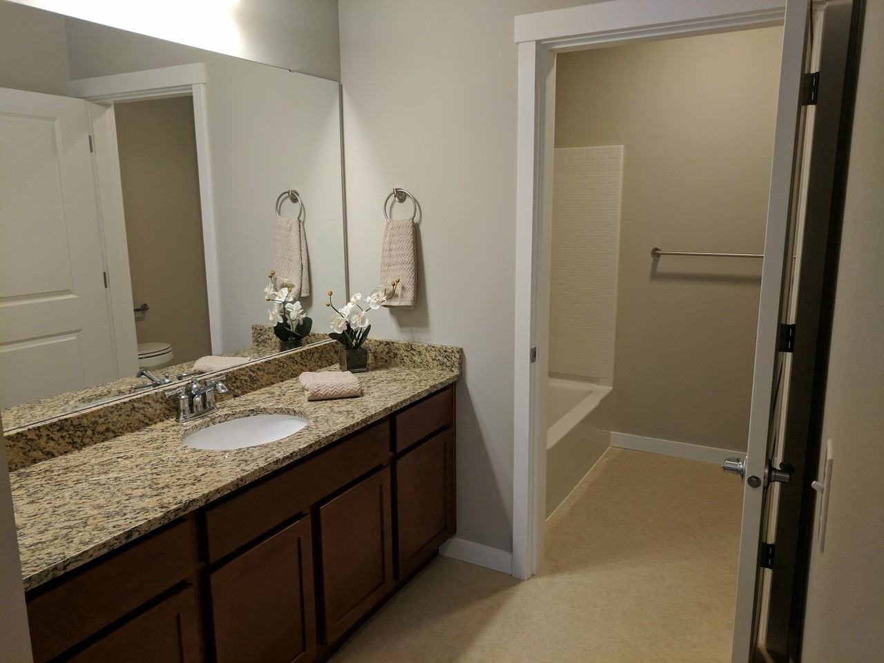 8736 Hanna Ln Ne - Photo 4 of 8