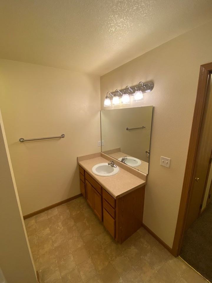 22625A Hollow Oak Ln - Photo 5 of 17