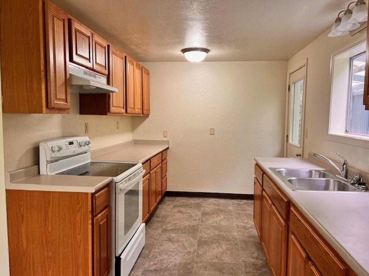 2795 N 12th St - Photo 5 of 38