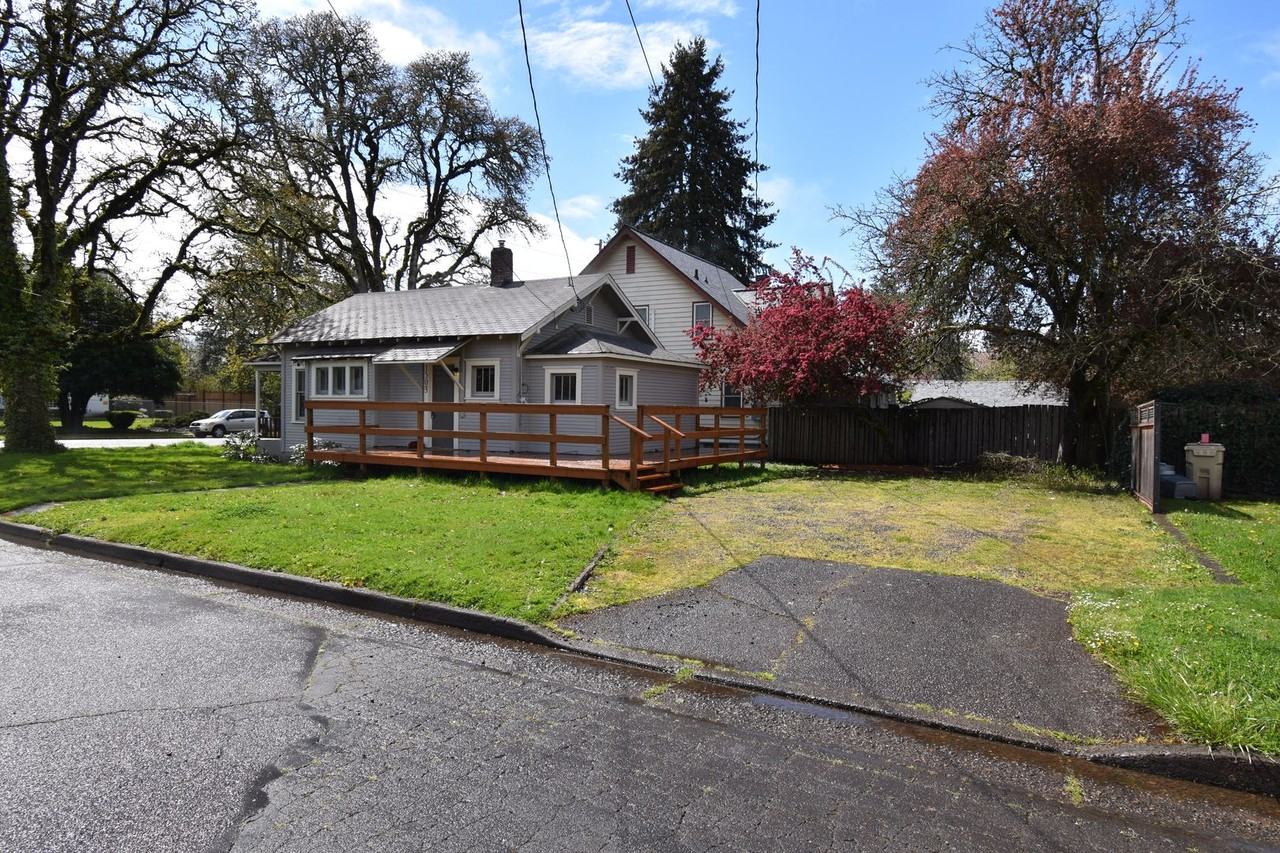 1503 Queen Ave Sw - Photo 2 of 15