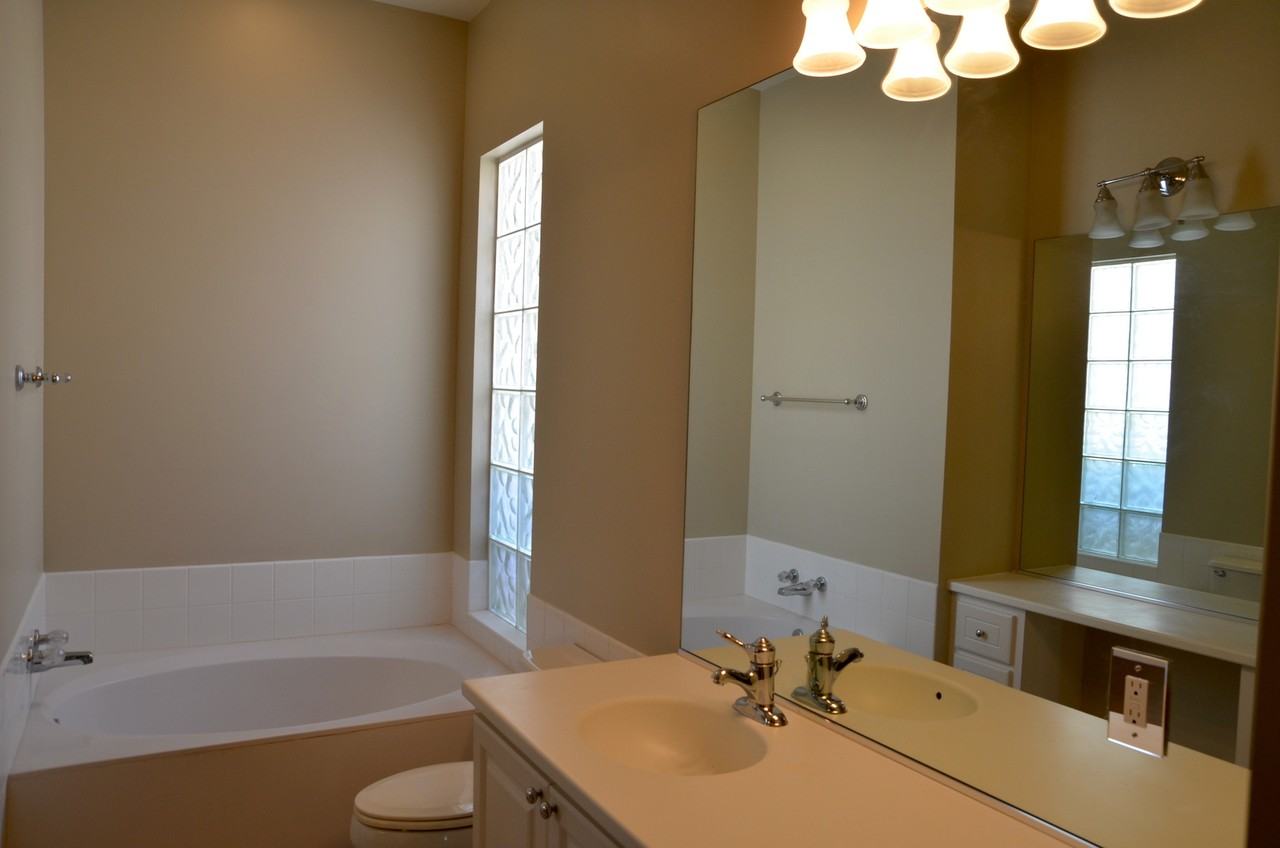 11835 Gennaro Ln - Photo 5 of 10