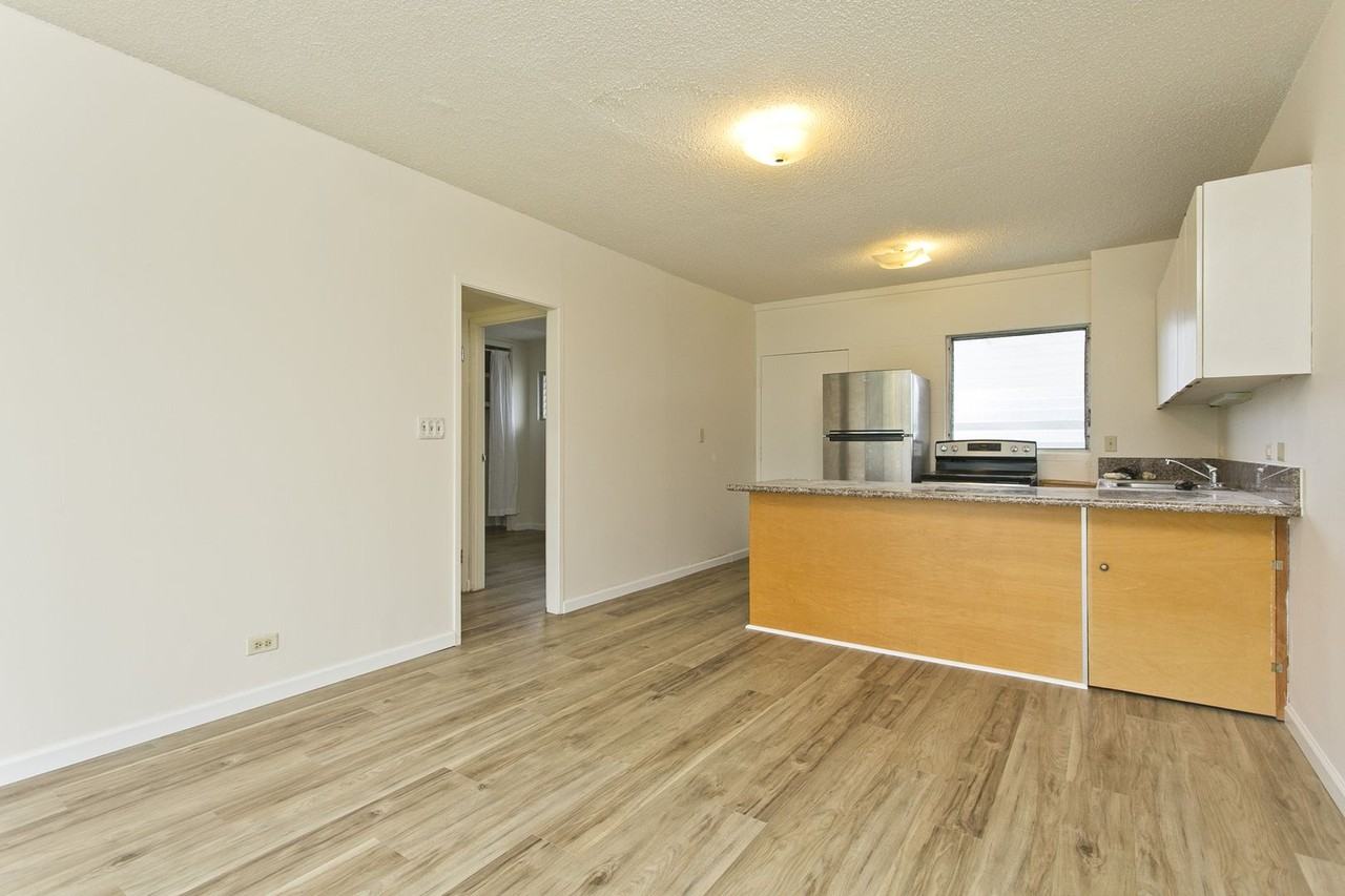 1535 Punahou St #803 - Photo 4 of 16