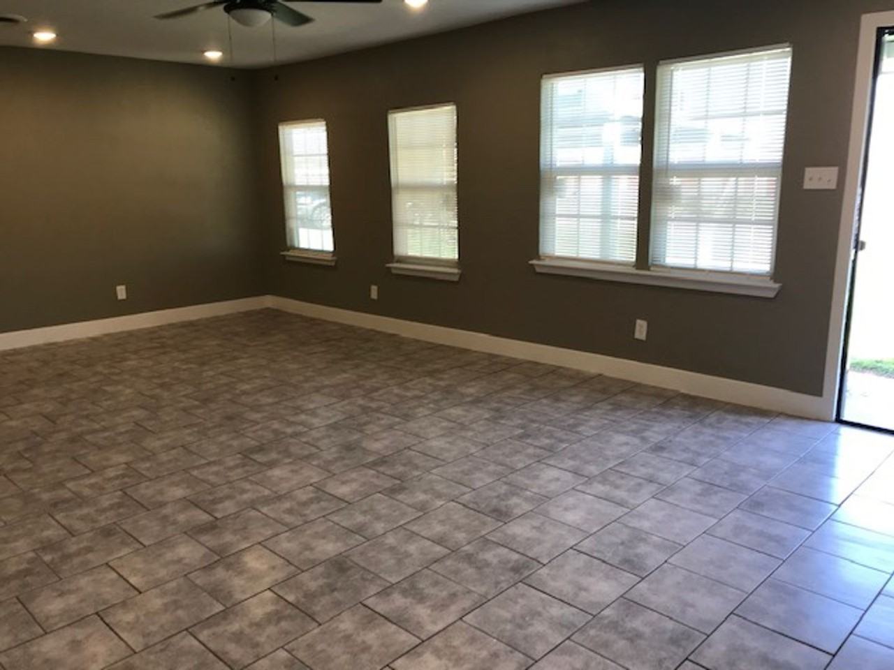 2810 Post Oak Rd - Photo 3 of 13