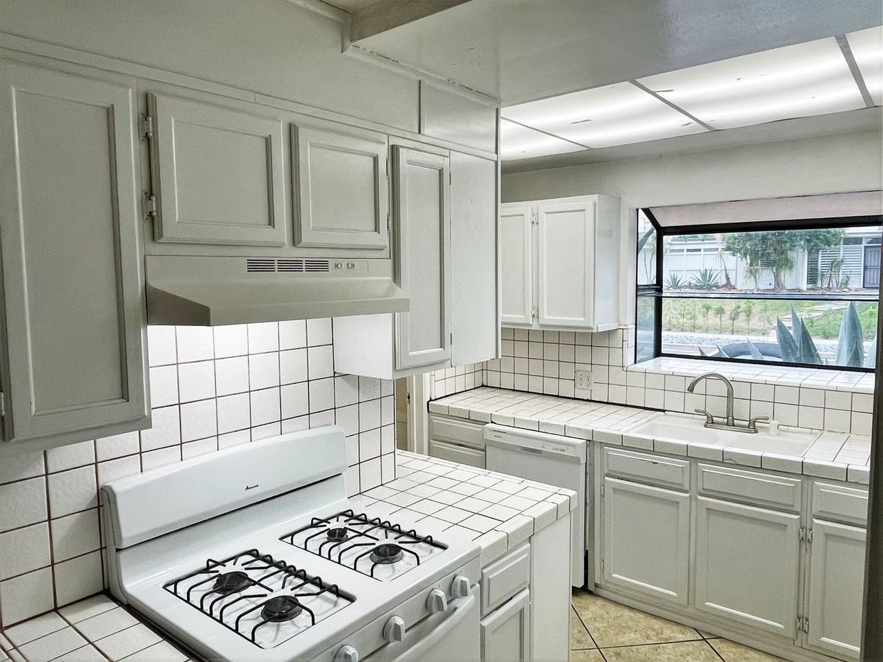 7624 Flight Ave - Photo 4 of 11