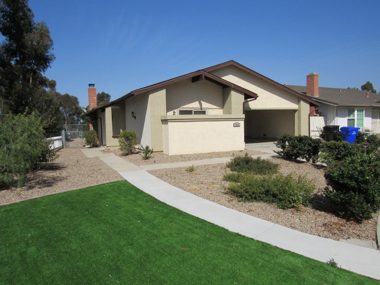 1889 Ballina Dr - Photo 2 of 15