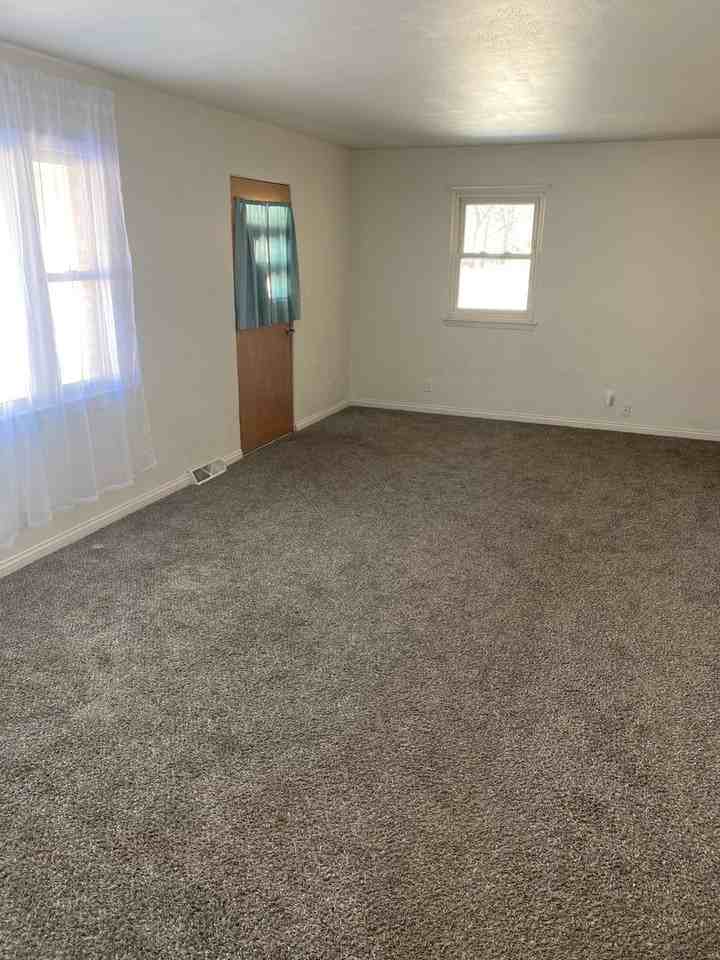 800 Koch St - Photo 2 of 10