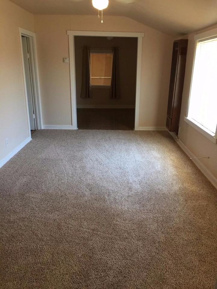 1327 L St - Photo 3 of 7