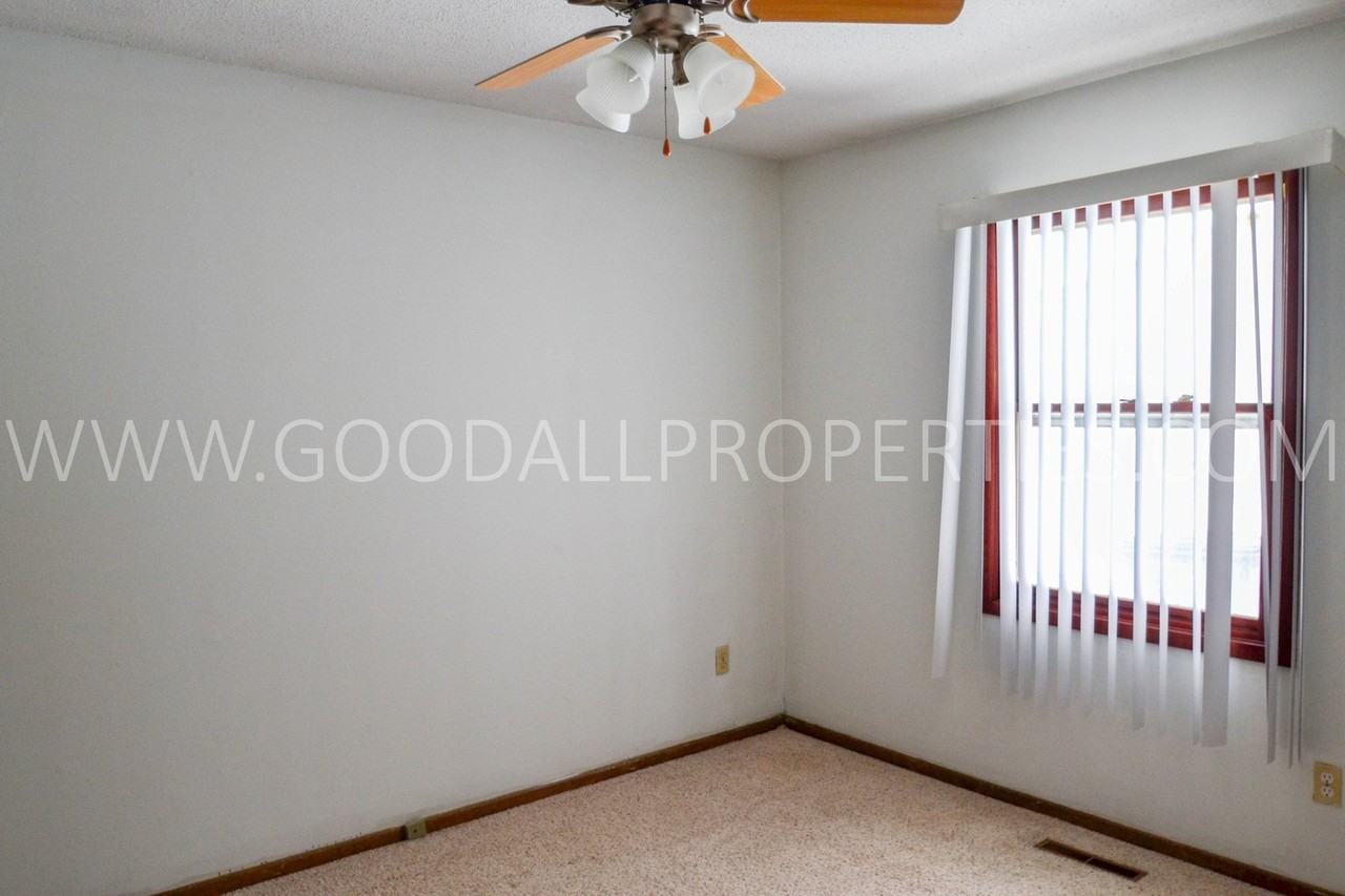 3421 Merle Hay Rd - Photo 5 of 7