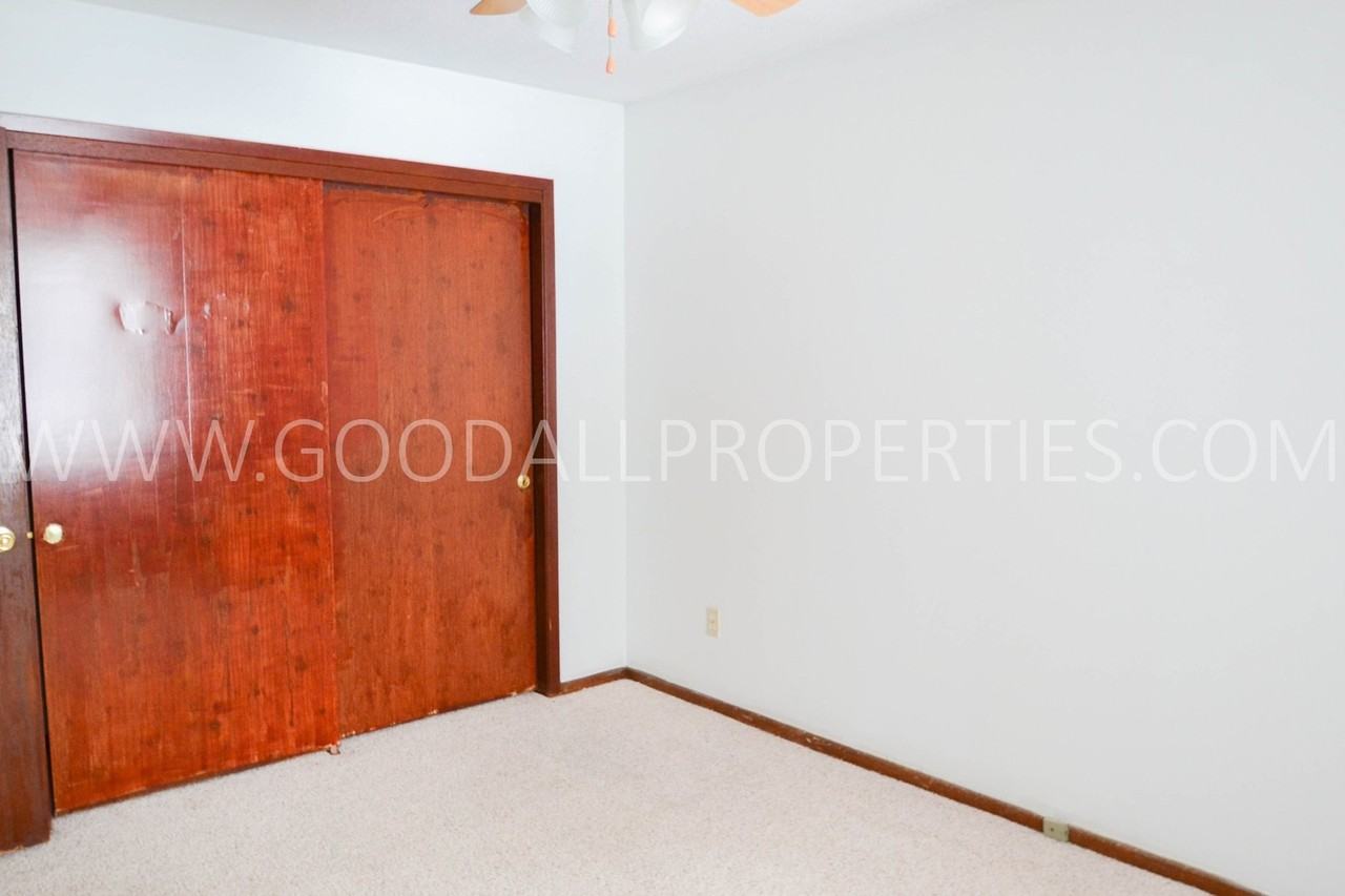 3421 Merle Hay Rd - Photo 6 of 7