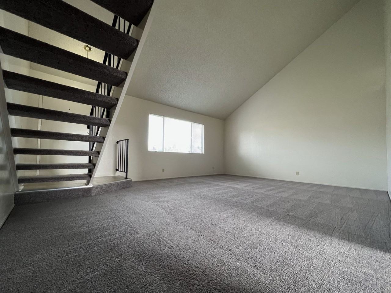 1431 Catlin Ct - Photo 3 of 37
