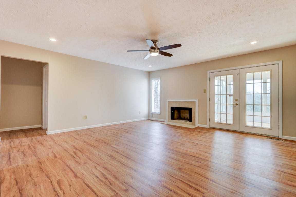 1341 Woodridge Dr - Photo 3 of 21