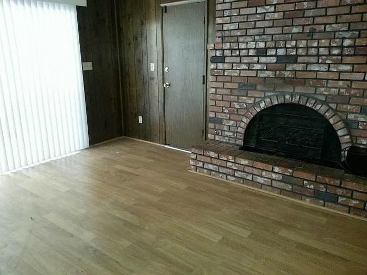 635 Stanford Ct - Photo 2 of 3